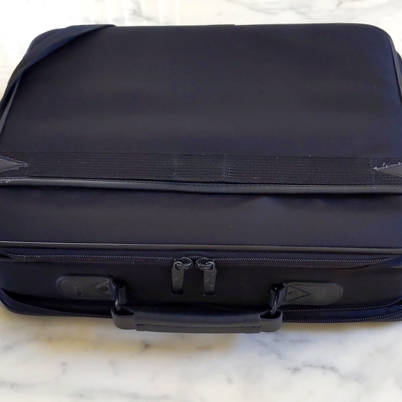 Dell Leather Trim/Handlers/Logo Multiple Layers Briefcase/Laptop Bag/Travel Bag. - Picture 10 of 12